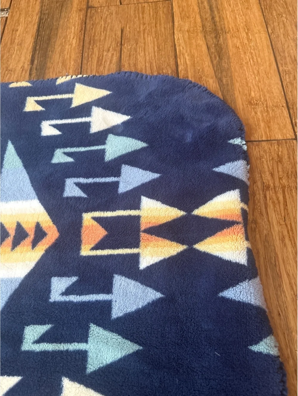 Pendleton Geometric Patterned Fleece Throw Blanket 48x70 Southwest Aztec - Picture 4 of 5